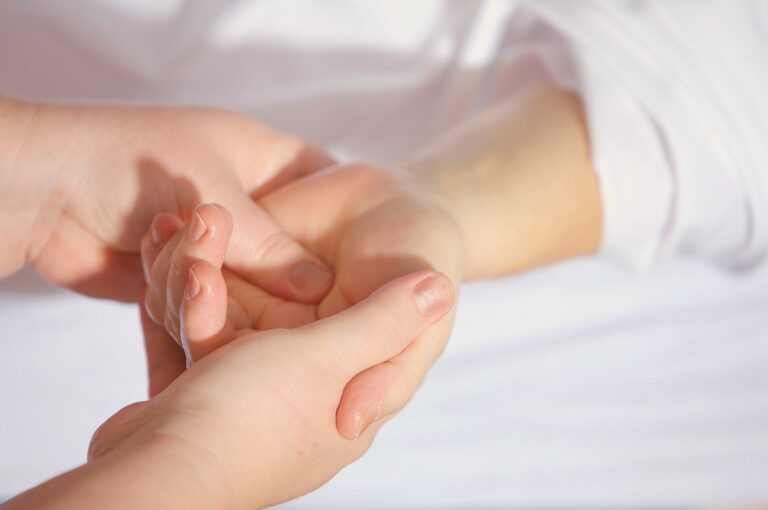 hand_massage-768x510